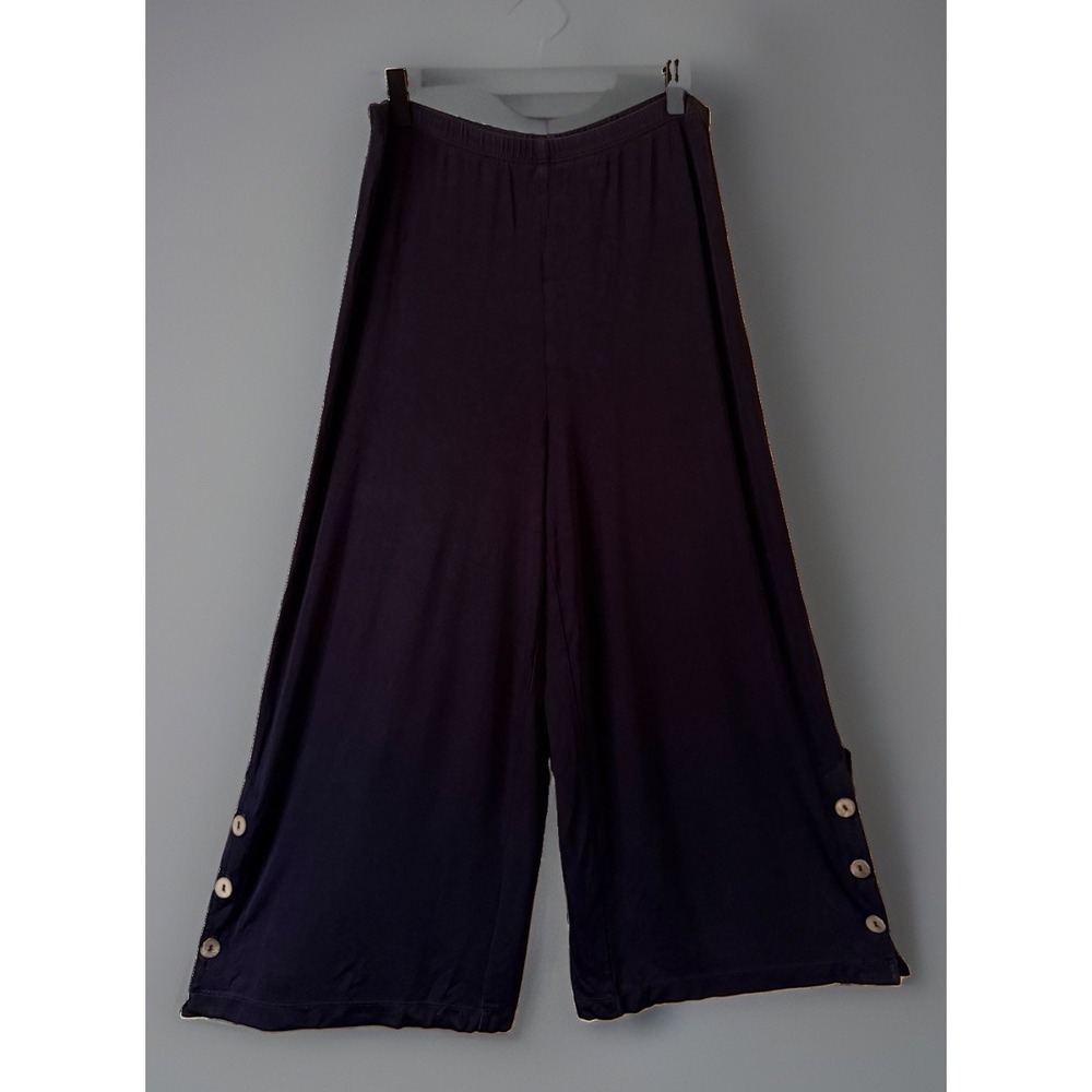 Chico's Travelers Navy Blue Wide Leg Crop Pants Side Shell Buttons Size 1 Medium